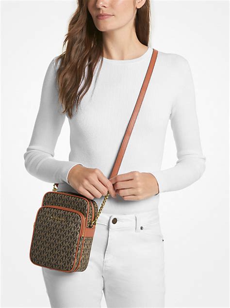 michael kors jet set outfit mk ciemna|Jet Set Travel Medium Signature Logo Crossbody Bag .